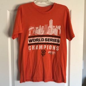 MLB giants T shirt.